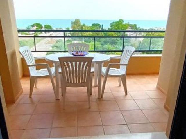 APARTAMENTO EN PRIMERA LINEA EN URBANIZACION CON PISCINA !