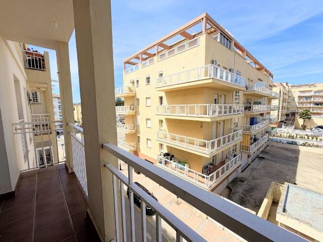 Apartamento en San Luis de Sabinillas, JUNTO AL MAR, con la. 61m² San Luis de Sabinillas