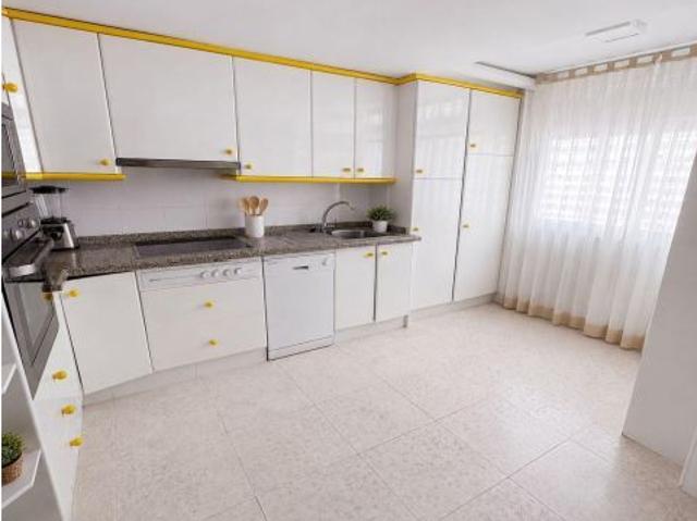 Apartamento en segunda linea de playa Gandia con vistas al mar, piscina, pista de tenis y terraza a