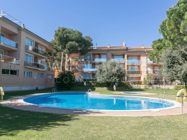 Apartamento encantador en planta baja con una terraza que of. 83m² Pals