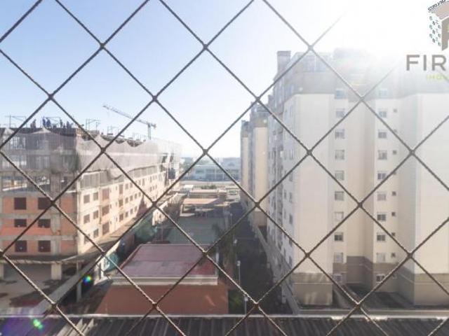 APARTAMENTO ENSOLARADO COM 3 QUARTOS E CONDOMÍNIO CLUBE EM PINHAIS!