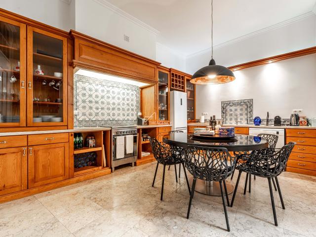 Apartamento espaçoso de 4 quartos no coração de Chiado