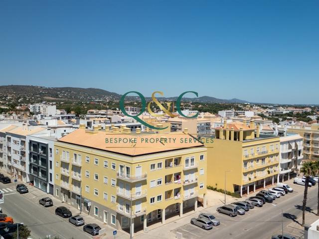 Apartamento espaçoso no último andar, com três quartos duplo. 124m² Almancil
