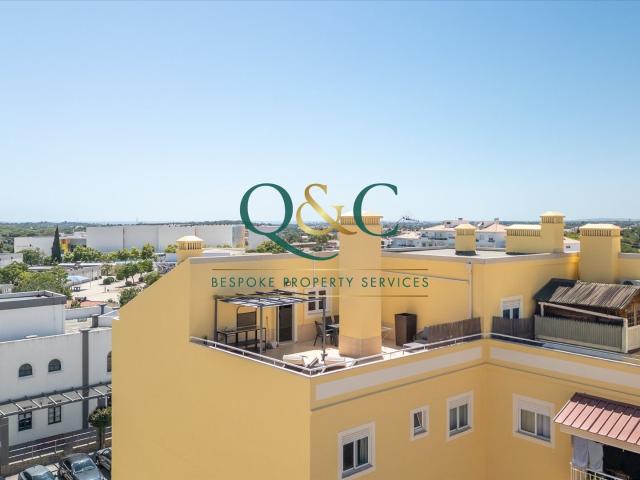 Apartamento espaçoso no último andar, com três quartos duplo. 124m² Almancil
