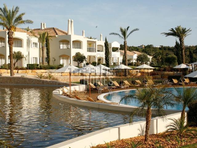 Apartamento, Estômbar e Parchal