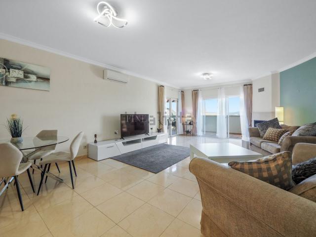 Apartamento, Estômbar e Parchal