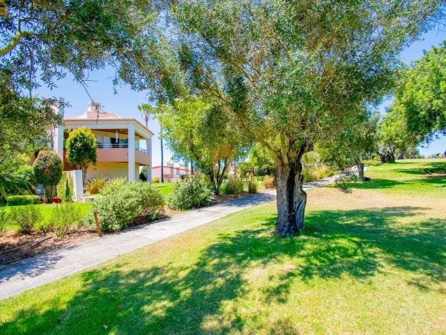 Apartamento, Estômbar e Parchal