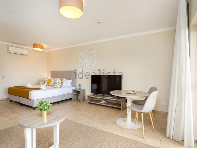 Apartamento, Estômbar e Parchal