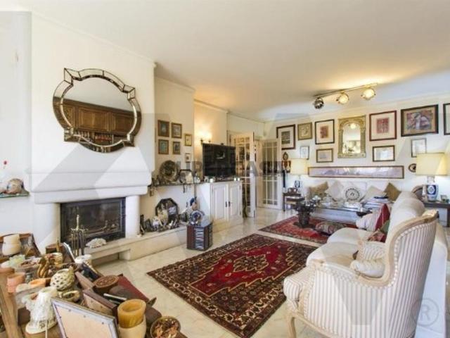 Apartamento excecional T5 C/ 2 Suites, Lareira, Varandas Prédio Porteiro Alto das Flores Cascais