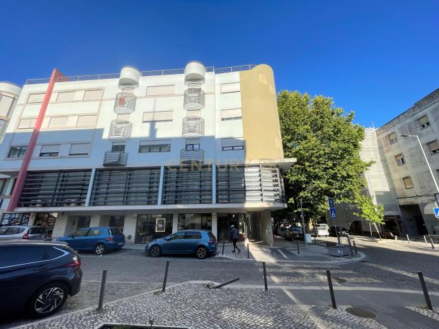 Apartamento excelente e funcional T3 sito em Mem Martins