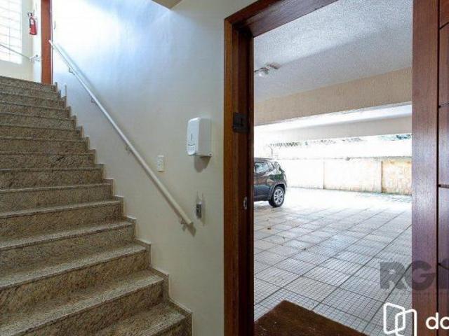 Apartamento excelente no Condomínio Portosul, localizado no bairro Tristeza