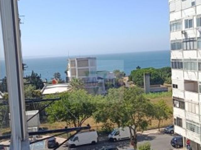 Apartamento excelente, T0/1, mobilado, pronto a habitar, quinto andar, prédio com 2 elevadores, junto a praia de Paço d'arcos, oportunidade única de investimento seguro