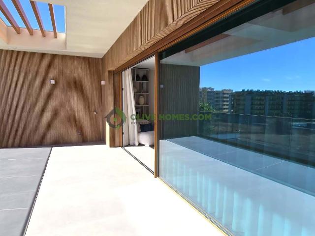 Apartamento excepcional de dois quartos com vista para o mar
