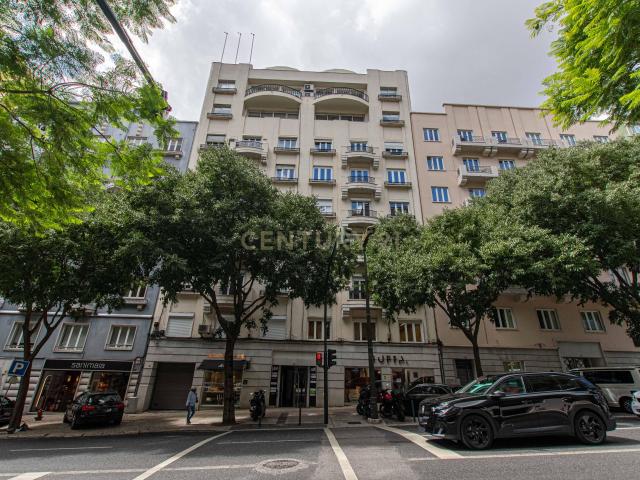 Apartamento Exclusivo com 253 m², 4 Suítes, Varanda e Estacionamento | Rua Castilho