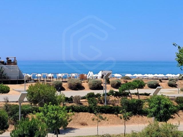 Apartamento Exclusivo com 2 Quartos Frente Mar em Vilamoura, Algarve