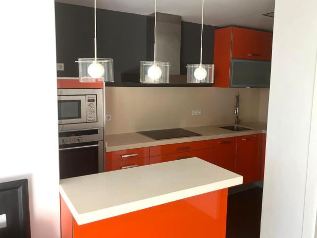 Apartamento exclusivo renovado con vistas al mar en venta, Montgat, Barcelona, España