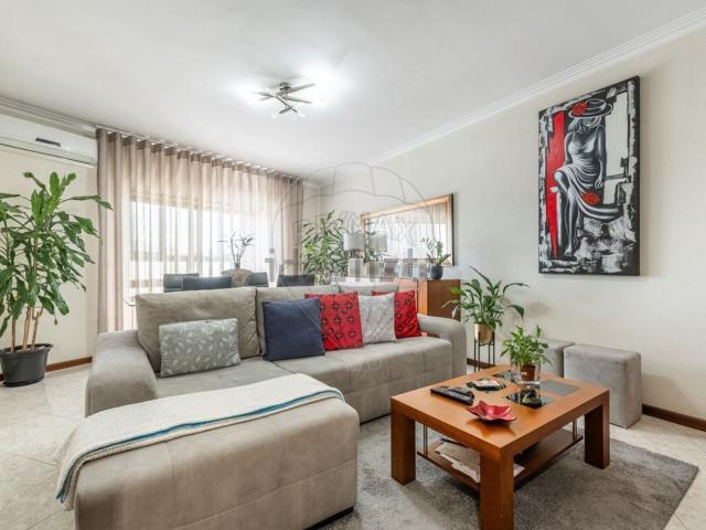 Apartamento, Ferreiros e Gondizalves