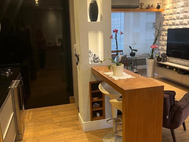 Apartamento finamente decorado 1 quadra da praia