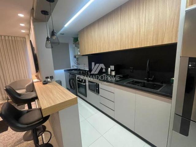 APARTAMENTO FINAMENTE MOBILIADO AO LADO DO CENTRO