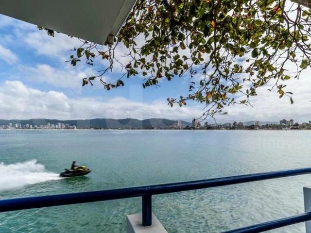 Apartamento frente ao mar no Condominio Península Guarujá