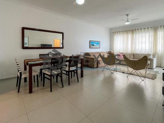 Apartamento frente mar com varanda na Praia das Pitangueiras, Guaruja