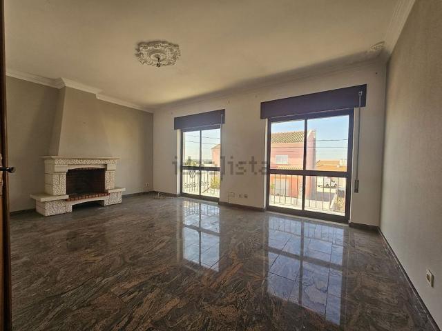Apartamento, Gaio Rosário e Sarilhos Pequenos
