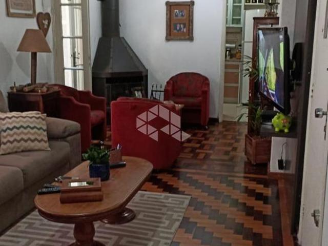 Apartamento Garden 3 dormitórios, 109 m² no bairro Rio Branco, Porto Alegre, reformado e próximo à R