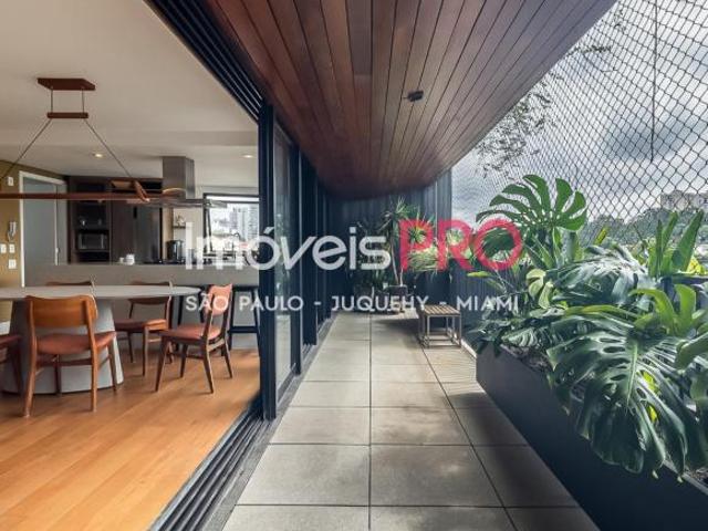 Apartamento iluminado, com uma reforma surpreendente e uma ótima vista, na Vila Madalena