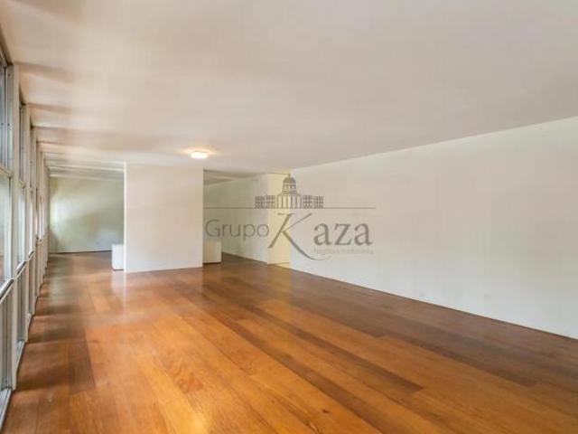 Apartamento Jardim América 3 Dormitórios 316m² Próximo ao Clube Paulistano e Rua Oscar Freir