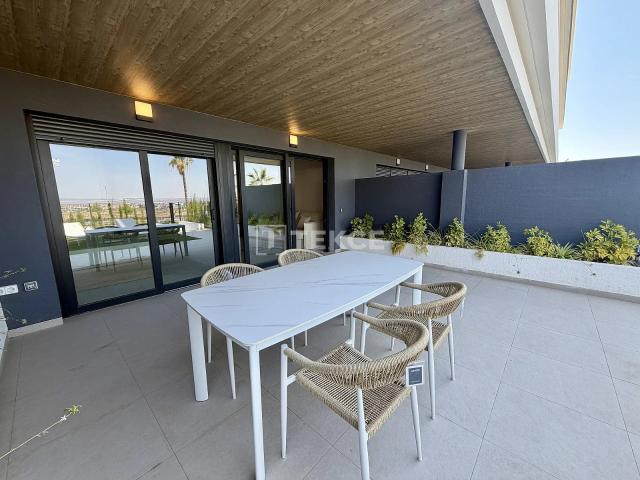 Apartamento jardín con piscina y aparcamiento en Torrevieja