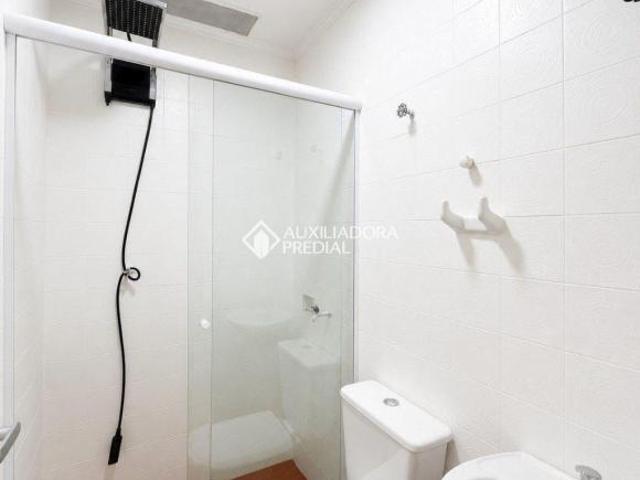 Apartamento JK amplo, 28m², reformado, cozinha, banheiro, arejado e ensolarado
