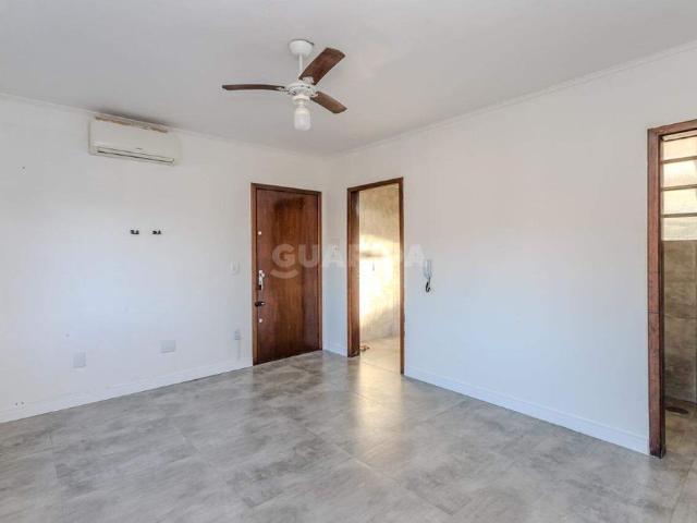Apartamento JK para alugar no bairro Três Figueiras, em Porto Alegre