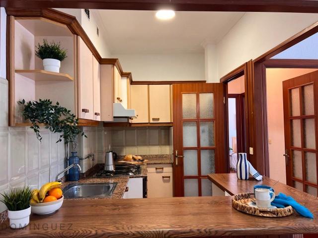 APARTAMENTO JUNTO AL MAR CON PISCINA EN URBANIZACIÓN PRIVADA EN CAMPOSANCOS