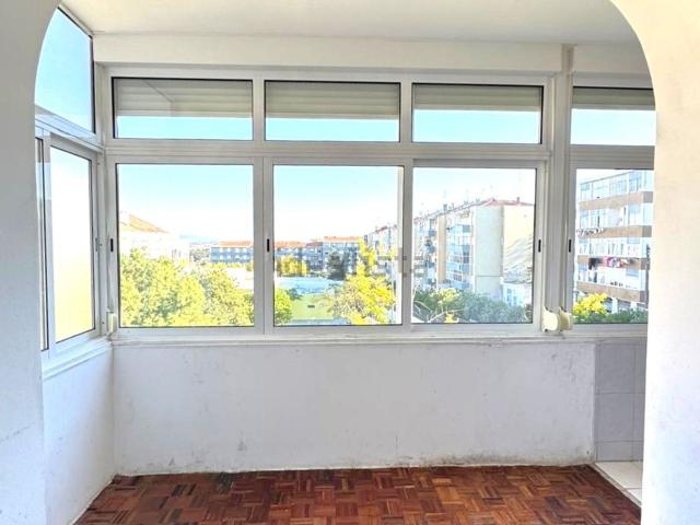 Apartamento, Laranjeiro e Feijó