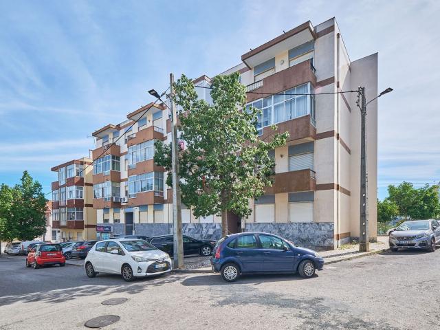 Apartamento, Laranjeiro e Feijó