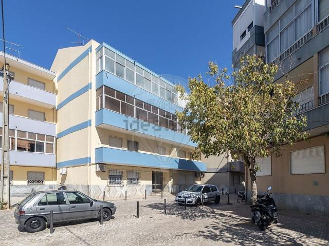 Apartamento, Laranjeiro e Feijó