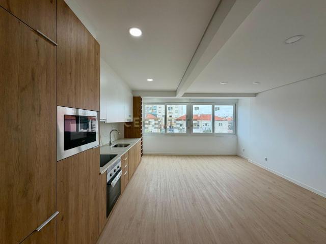Apartamento, Laranjeiro e Feijó