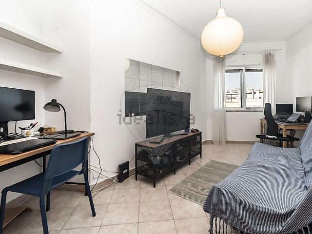 Apartamento, Laranjeiro e Feijó