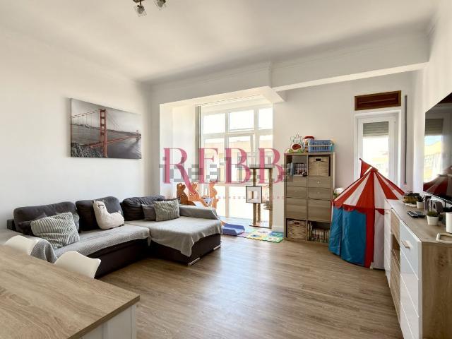 Apartamento, Laranjeiro e Feijó