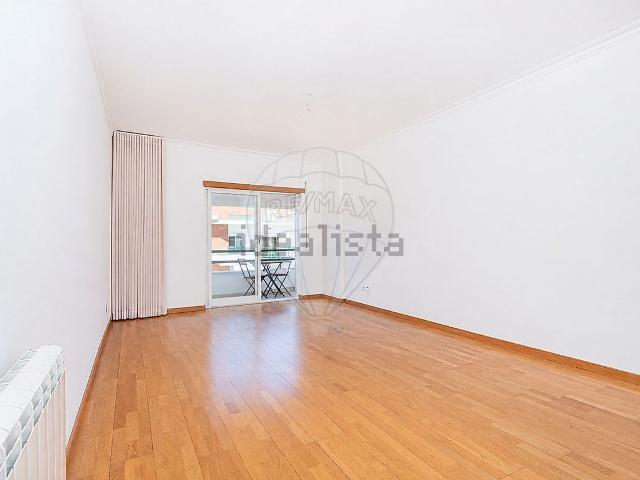 Apartamento, Laranjeiro e Feijó