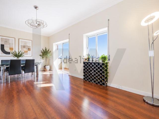 Apartamento, Laranjeiro e Feijó