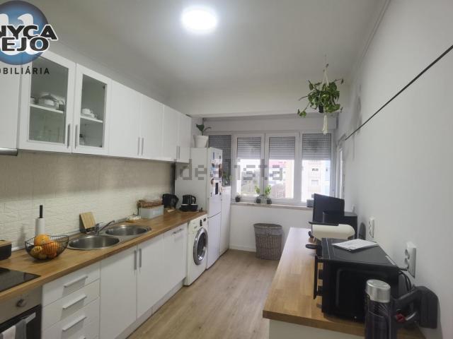 Apartamento, Laranjeiro e Feijó