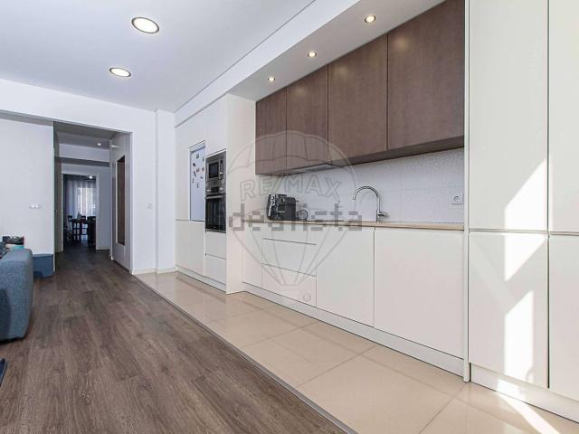 Apartamento, Laranjeiro e Feijó