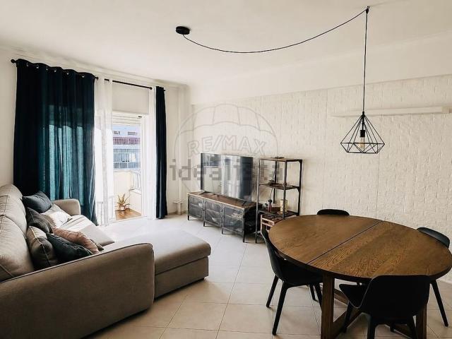 Apartamento, Laranjeiro e Feijó