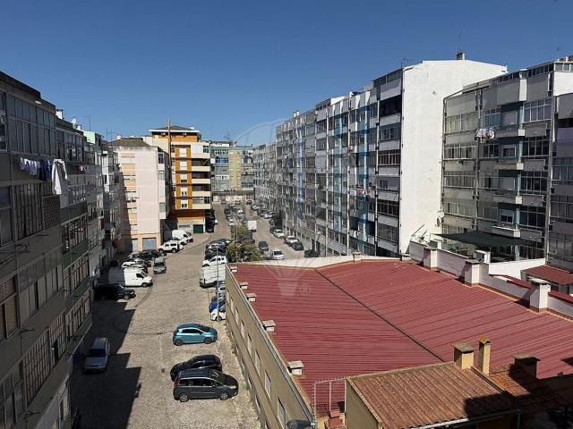 Apartamento, Laranjeiro e Feijó