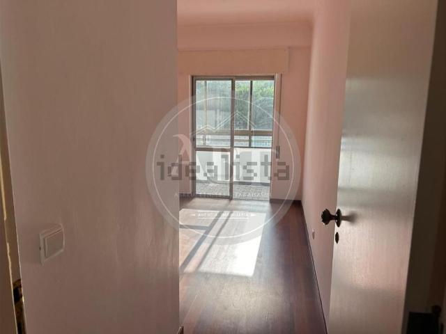 Apartamento, Laranjeiro e Feijó
