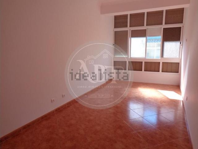 Apartamento, Laranjeiro e Feijó