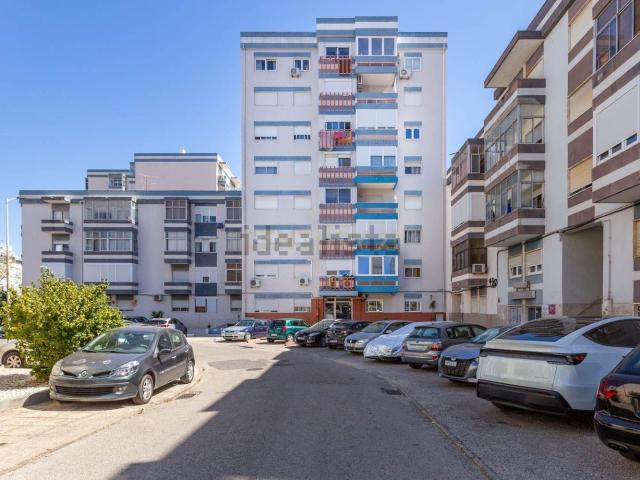 Apartamento, Laranjeiro e Feijó