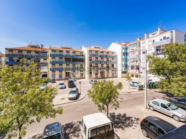 Apartamento, Laranjeiro e Feijó