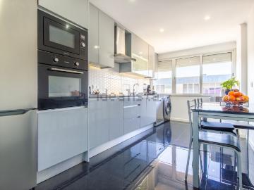 Apartamento, Laranjeiro e Feijó